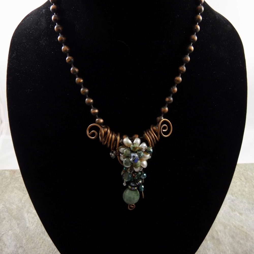 Pearl and jasper flower pendant necklace